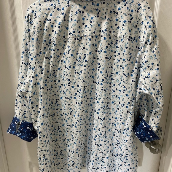 Foxcroft women’s shirt with contrasting cuffs. - Picture 2 of 4